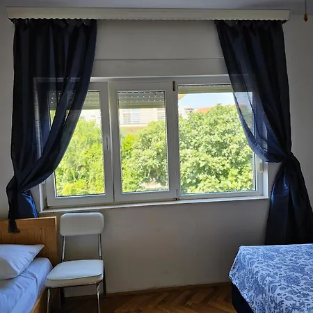 아파트 With A Magical View